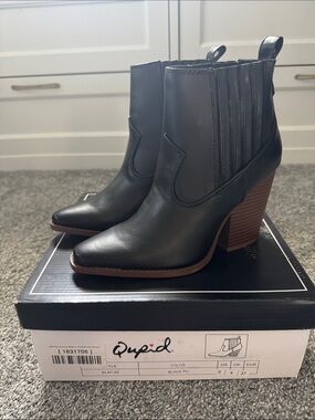 NEW!! Qupid Black Pointed Toe Stacked Heel Ankle Boots